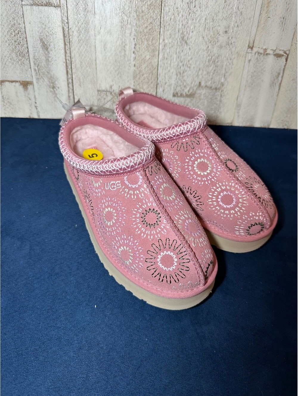 UGG Women’s Size 5 Pink Tazz Slippers Floral Embroidered Platform Shearling